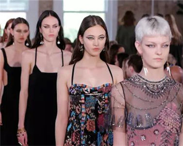 欧美女装Valentino 2018早春系列·羞羞视频软件大全制衣